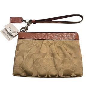 NWT COACH Signature Sateen Pleated Khaki & Rose Patent Leather Wristlet